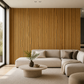 Wood Panel PVC Ranurado Alerce ambientado en living contemporáneo